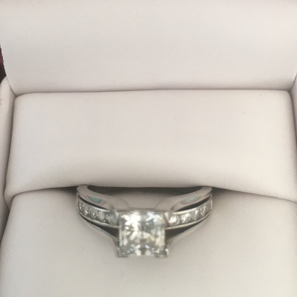 Sterling silver cubic zirconia ring size 8.5 - Picture 2 of 8